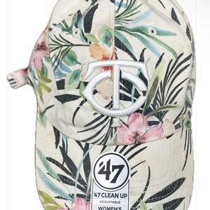 47 Brand Women’s Minnesota Twins Cream and Pink Floral Baseball Hat